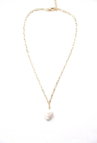 Gold Chain Necklace With a Pearl